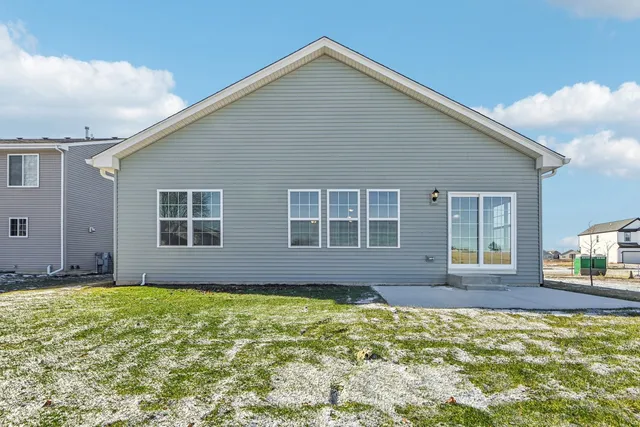 $424,900 | 300 North Aspen Drive, Cortland, IL 60112