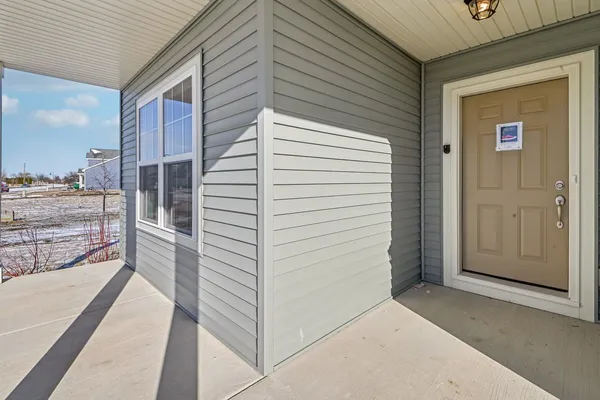 $424,900 | 300 North Aspen Drive, Cortland, IL 60112