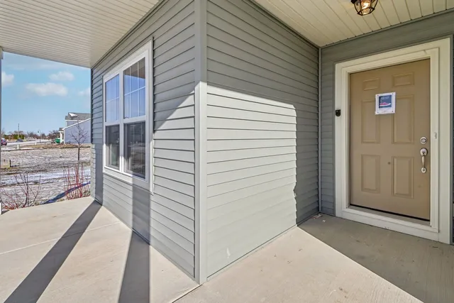 $424,900 | 300 North Aspen Drive, Cortland, IL 60112