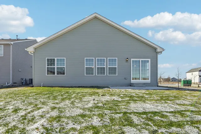 $424,900 | 300 North Aspen Drive, Cortland, IL 60112