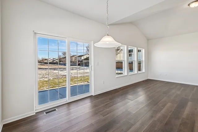 $424,900 | 300 North Aspen Drive, Cortland, IL 60112