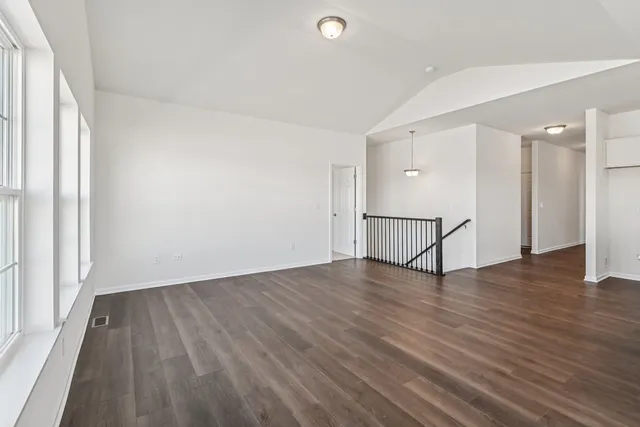 $424,900 | 300 North Aspen Drive, Cortland, IL 60112