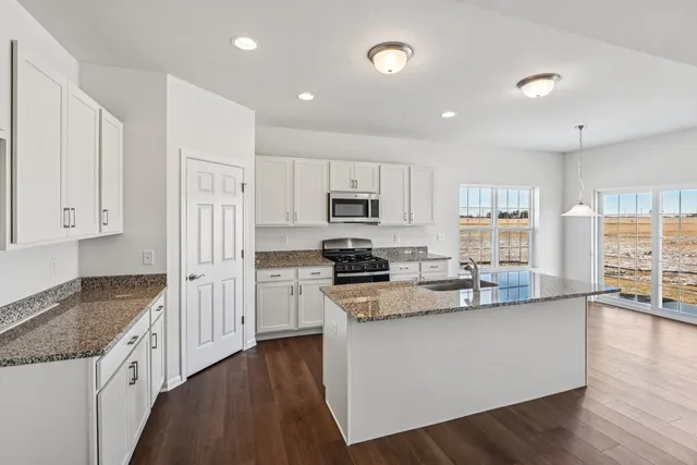 $424,900 | 300 North Aspen Drive, Cortland, IL 60112