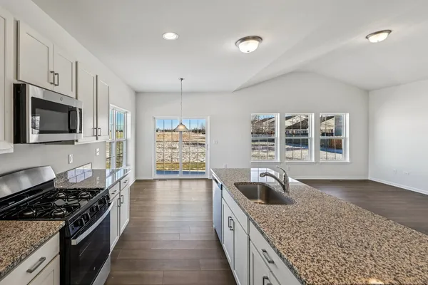 $424,900 | 300 North Aspen Drive, Cortland, IL 60112