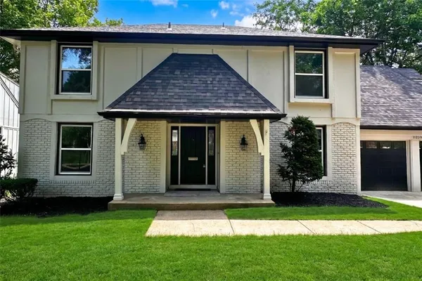 $550,000 | 11239 West 99th Place, Overland Park, KS 66214