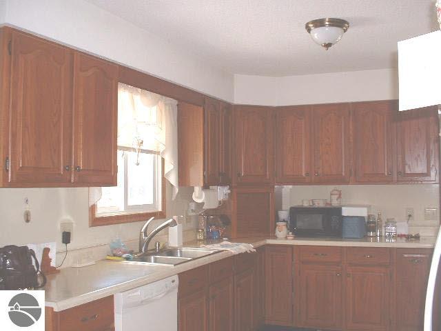 3670 Deckerville Road Lupton, MI 48635 - Photo 4 of 6 1757763-3.JPG
