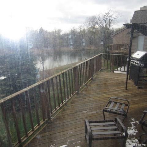 29463 Meadow Ridge South Farmington Hills, MI 48334 - Photo 6 of 33