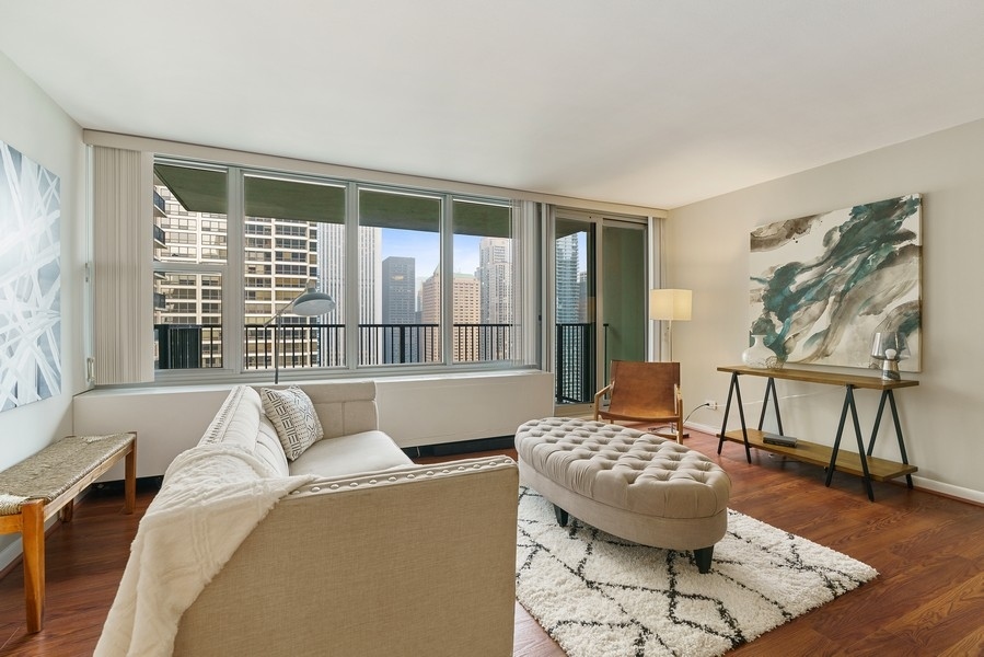 400 East Randolph Street, Unit 3324 Chicago, IL 60601 - Photo 4 of 28 a living room with furniture and a window