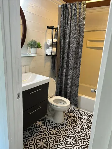 $1,625 | 613 Brentwood Street, Unit C, Austin, TX 78752