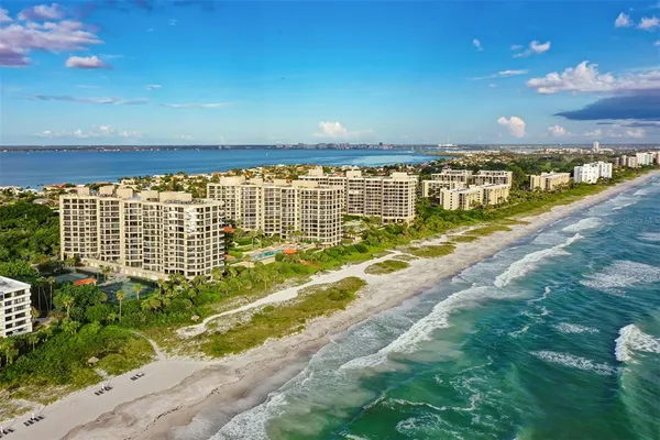$950,000 | 1241 Gulf Of Mexico Drive, Unit 111, Longboat Key, FL 34228