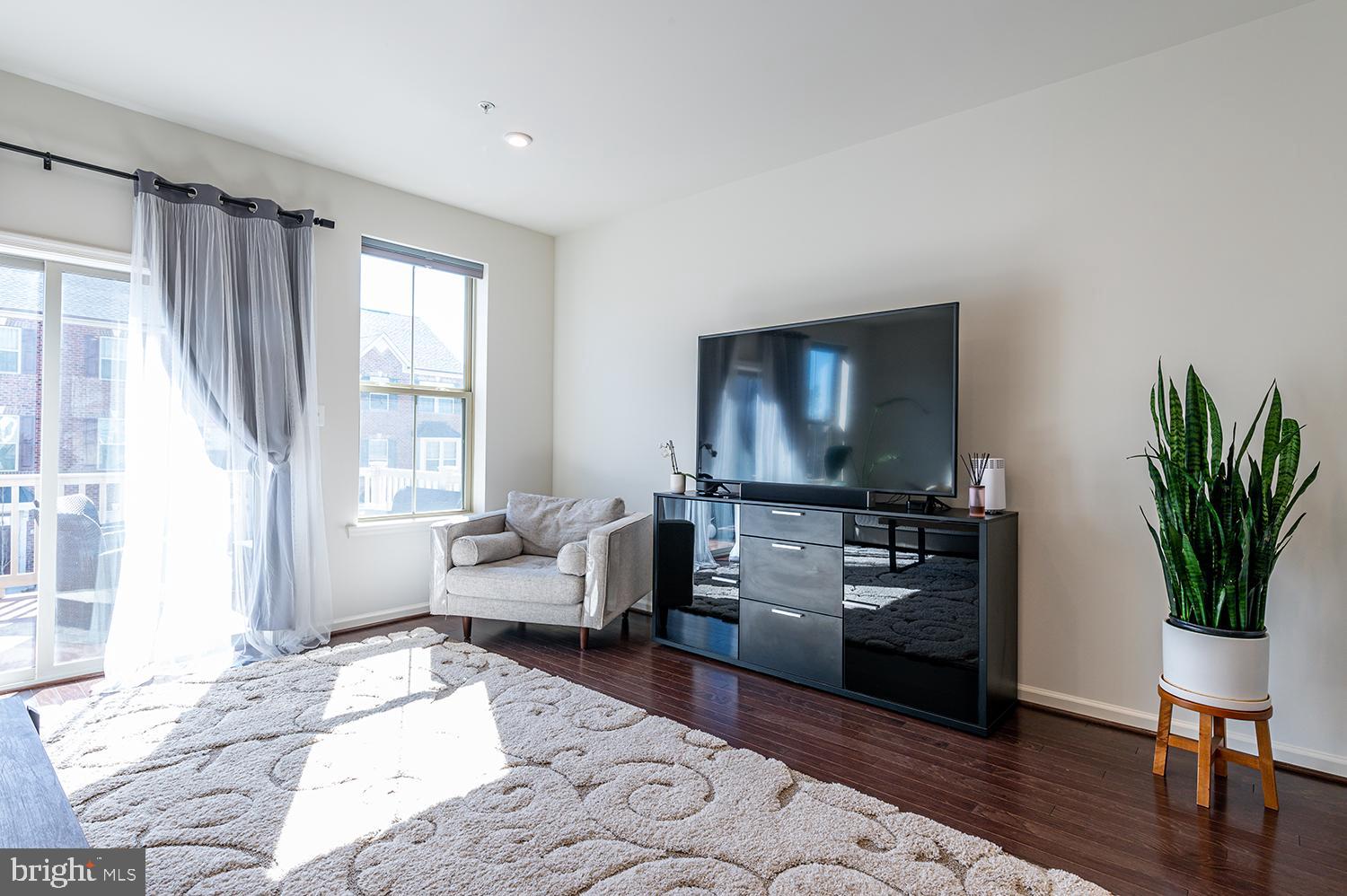 3306 Laurel Hill Road Hanover, MD 21076 - Photo 14 of 41 Living Room
