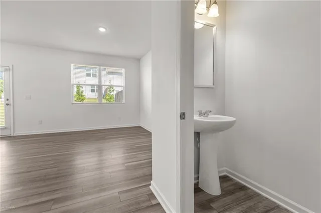 a view of empty room with window