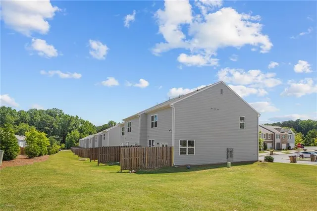 a view of a house with backyard and garden