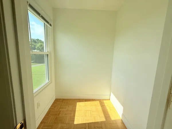 a view of a yard with a house