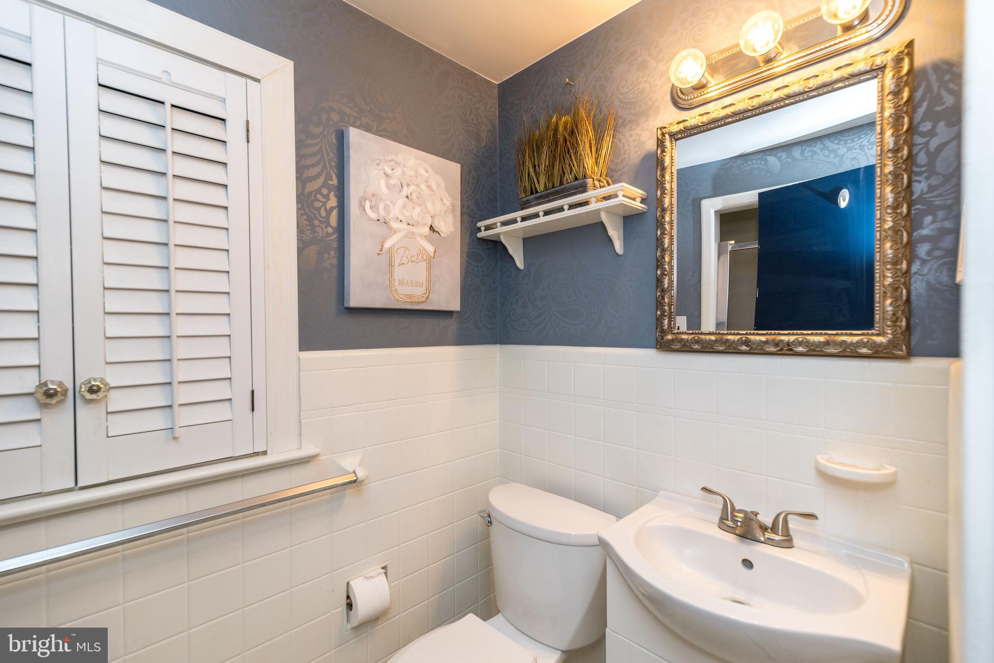 123 Iron Hill Road Doylestown, PA 18901 - Photo 15 of 34 Full bath on main floor