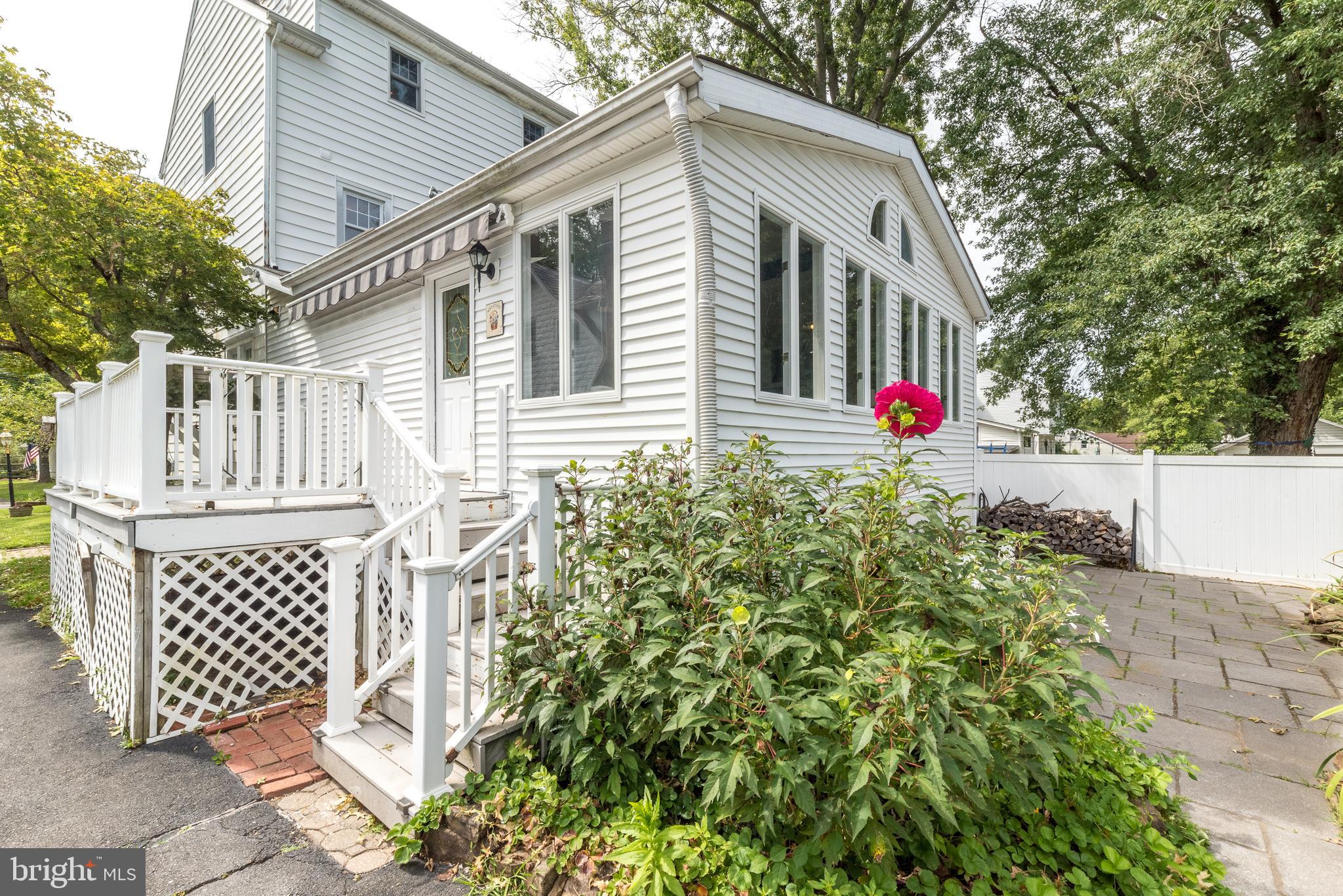123 Iron Hill Road Doylestown, PA 18901 - Photo 26 of 34 Side deck