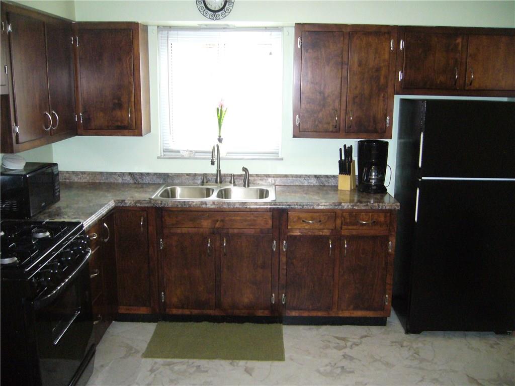 538 Agnew Road Baldwin, PA 15227 - Photo 2 of 17 Update eat-in kitchen....