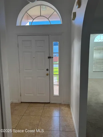 a close up view of a washer and dryer