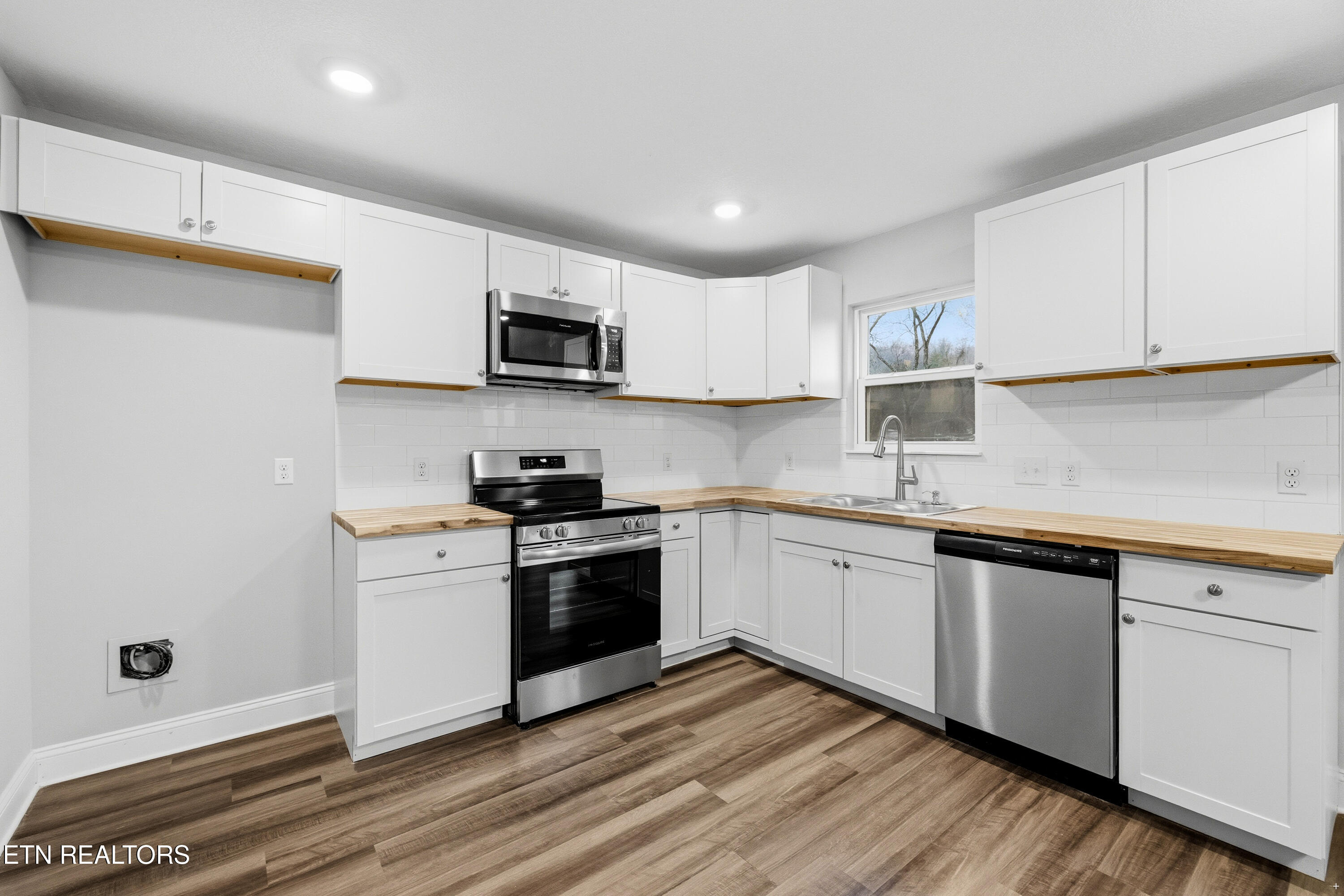 542 Reserve Way Dandridge, TN 37725 - Photo 8 of 31 Positive Perceptions-7