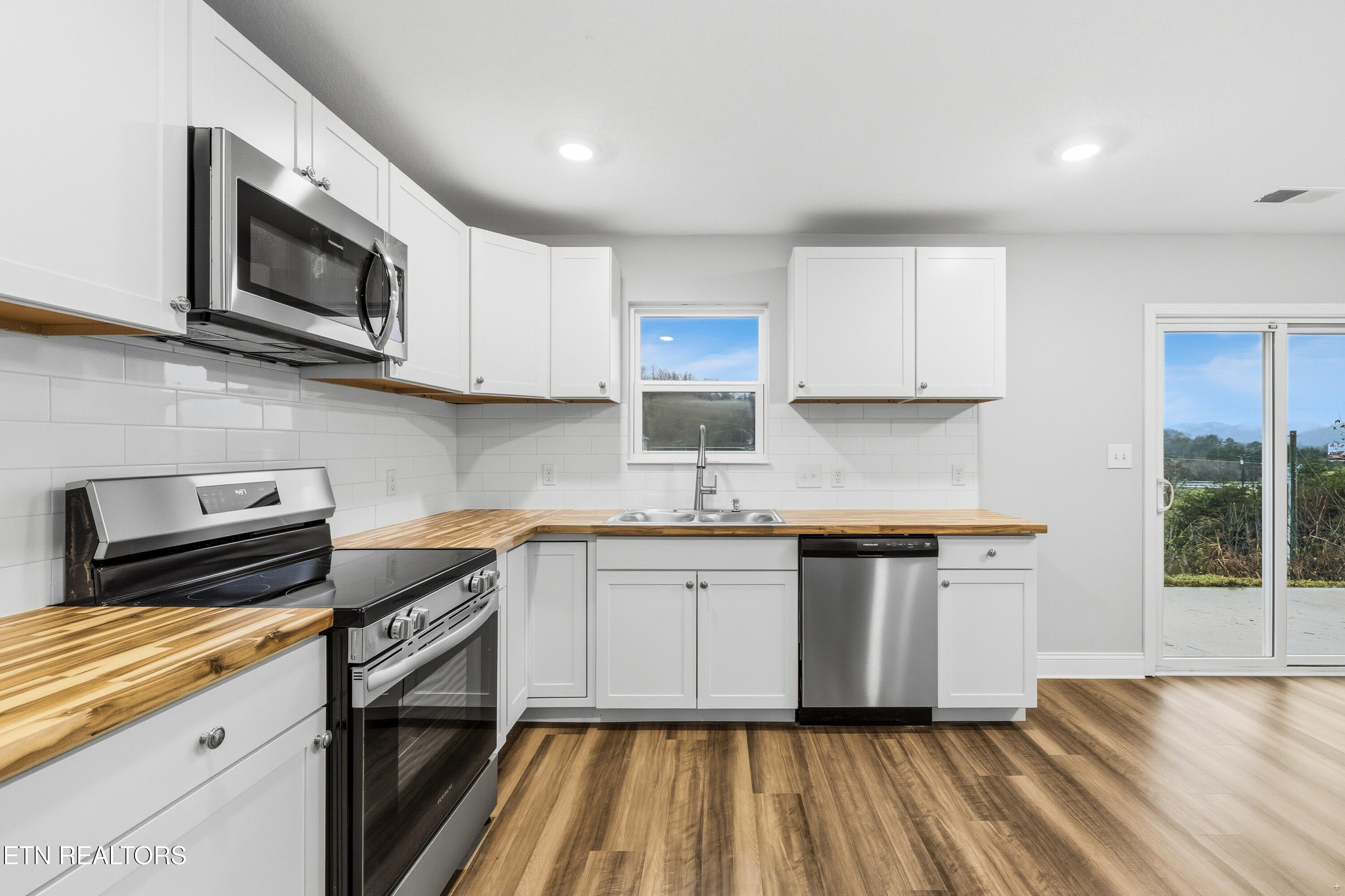 542 Reserve Way Dandridge, TN 37725 - Photo 10 of 31 Positive Perceptions-9