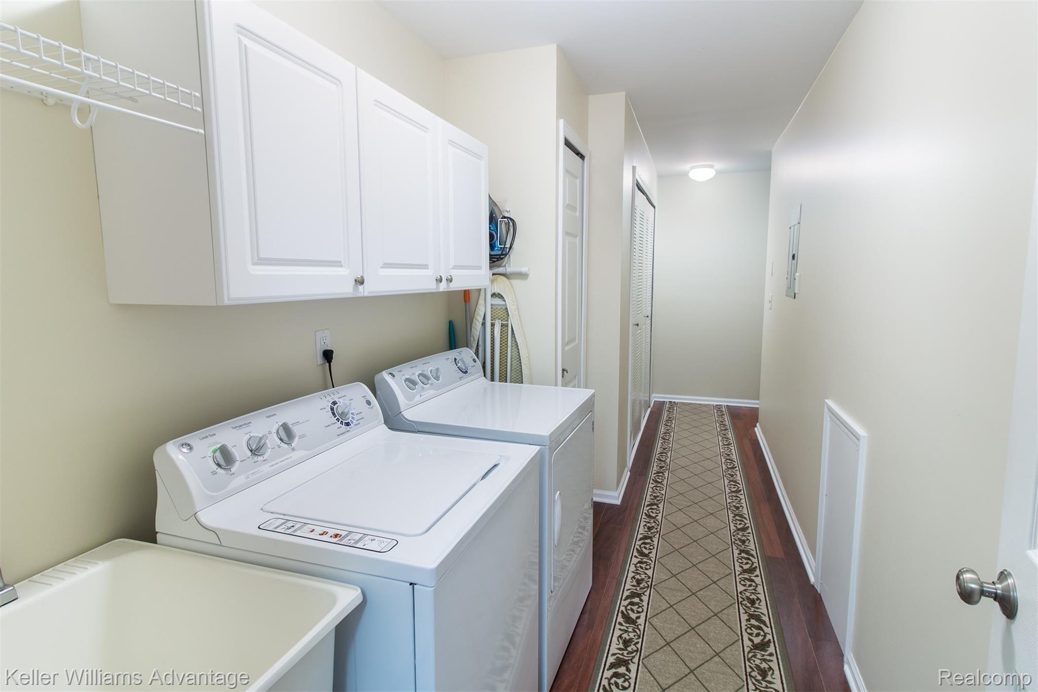 3620 Oakmonte Boulevard Rochester, MI 48306 - Photo 11 of 41 OakmonteBlvd_3620_Laundry.jpg