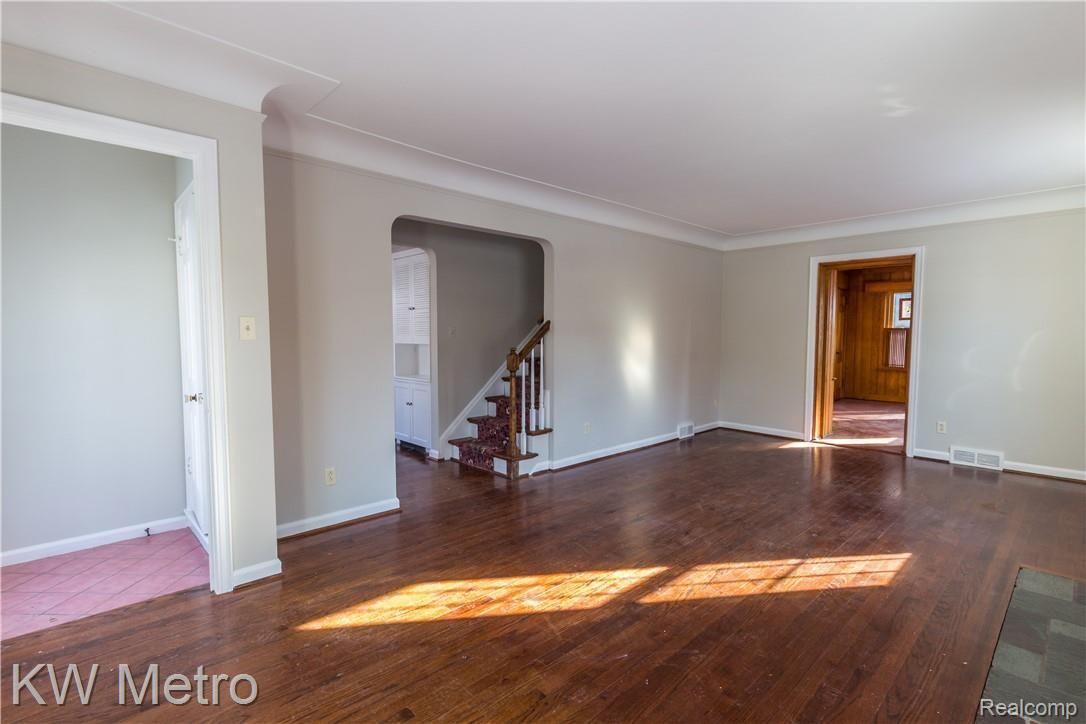 95 Maplefield Road Pleasant Ridge, MI 48069 - Photo 4 of 20 95 Maplefield-2.jpg