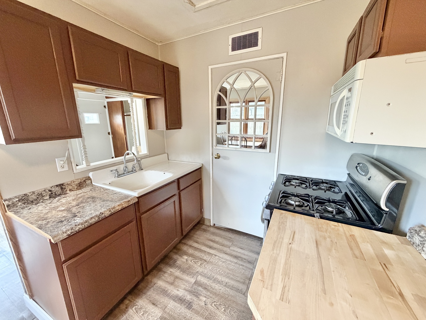 2707 Ridge Avenue Rockford, IL 61103 - Photo 11 of 26