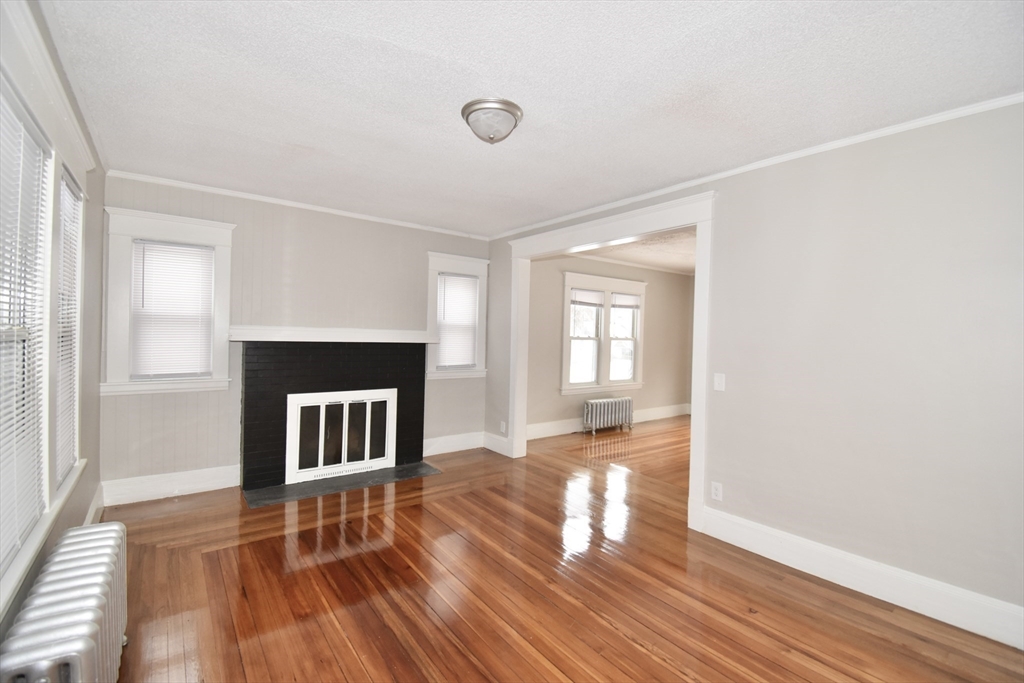 34 Castle Street Springfield, MA 01118 - Photo 8 of 39