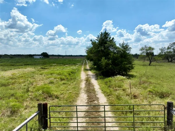 $1,638,100 | 19149 Farm To Market Road 744, Frost, TX 76641