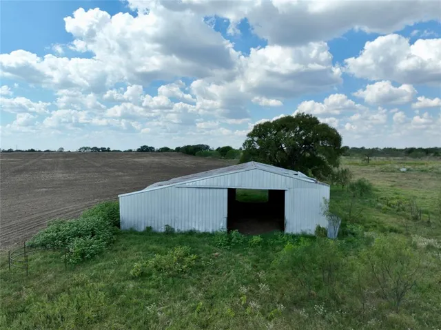 $1,638,100 | 19149 Farm To Market Road 744, Frost, TX 76641