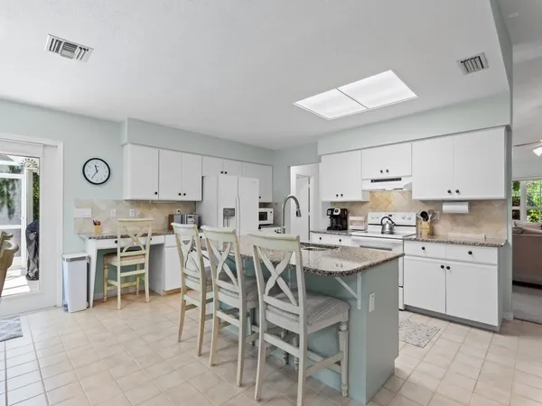 $5,500 | 765 Date Palm Road, Vero Beach, FL 32963