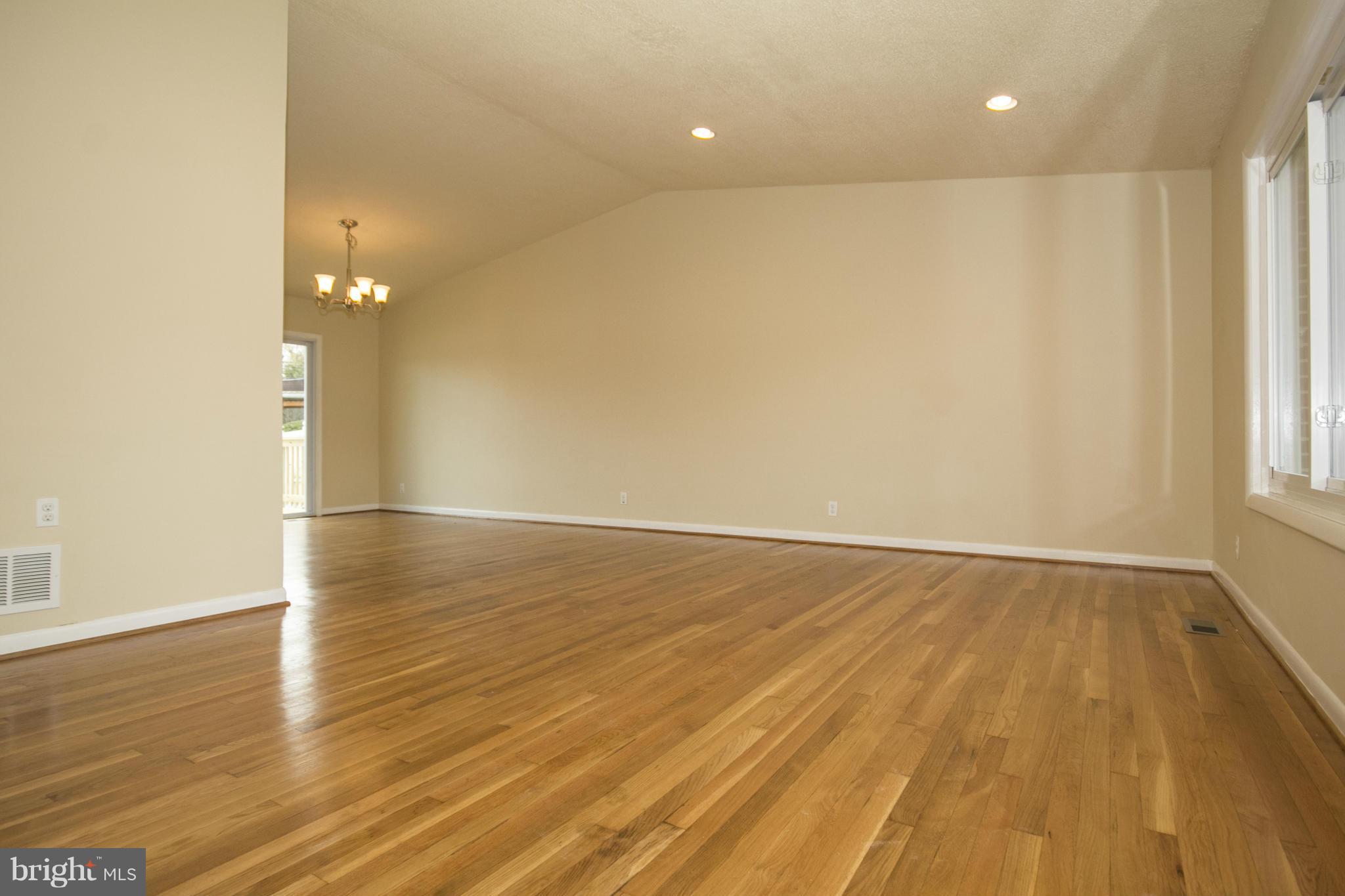 3301 Ripple Road Baltimore, MD 21244 - Photo 3 of 30 Interior (General)