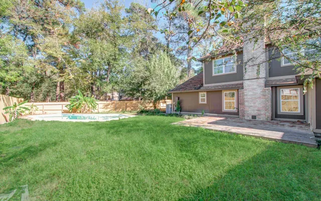 a view of a house with a yard