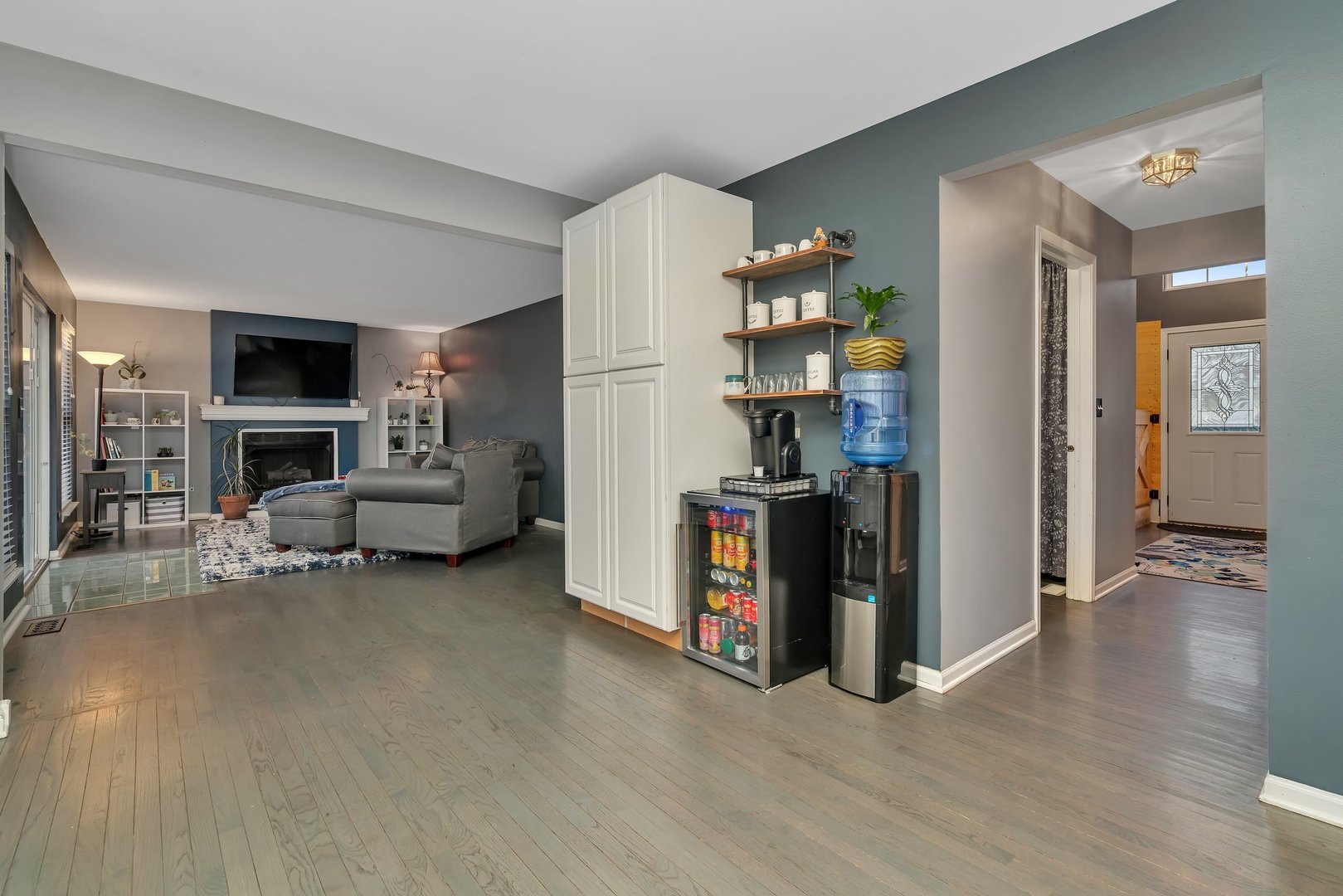 7312 Atkinson Circle Plainfield, IL 60586 - Photo 9 of 27 a view of a livingroom with furniture and an empty room
