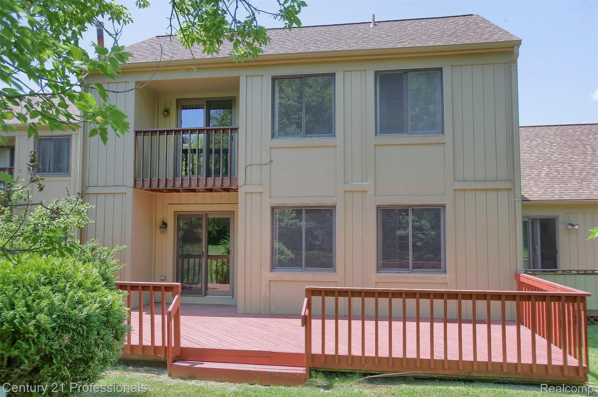 2403 Rochelle Park Drive Rochester, MI 48309 - Photo 27 of 30 27-Rear.jpg