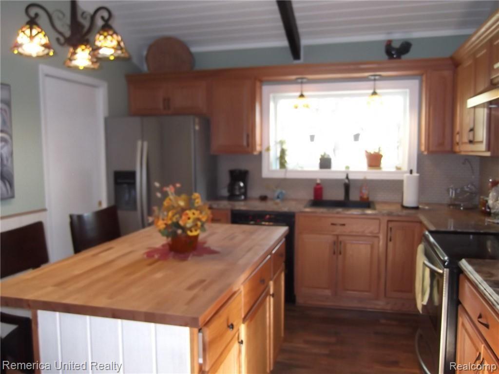 43218 Barchester Road Canton, MI 48187 - Photo 14 of 52 KITCHEN REMODELED 2016