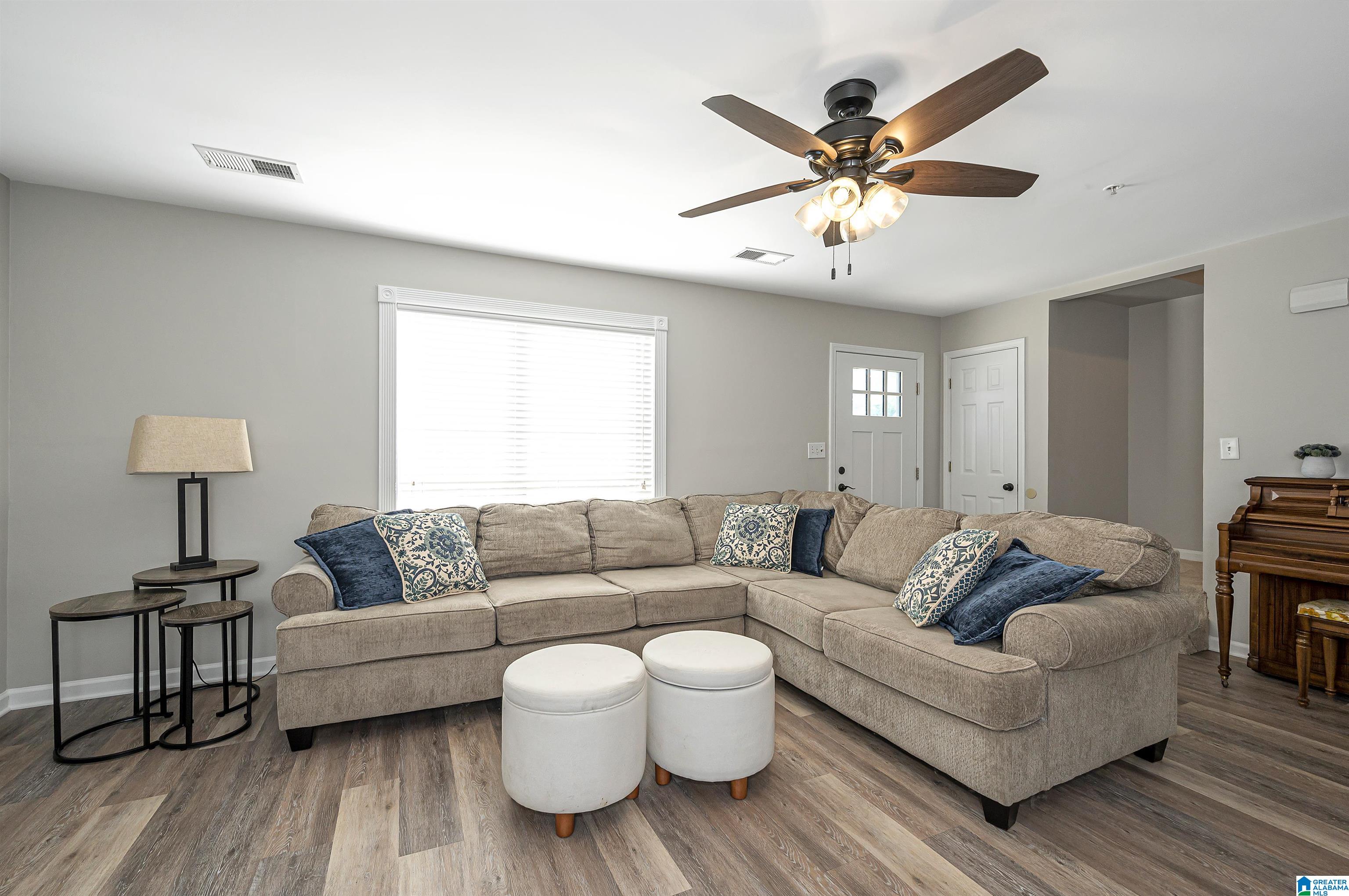 217 Willow Point Circle Alabaster, AL 35007 - Photo 4 of 33