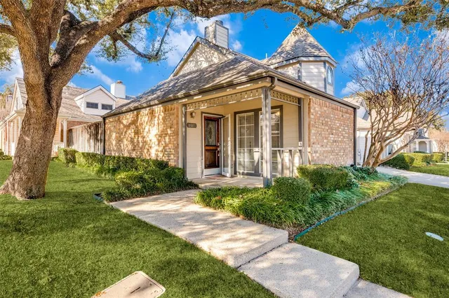 $2,300 | 18107 Whispering Gables Lane, Dallas, TX 75287