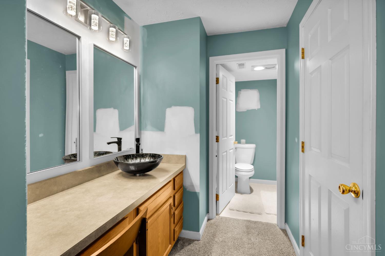 3543 Jessup Road, Unit 2B Cincinnati, OH 45239 - Photo 12 of 31 Large primary suite with comfortable layout and relaxing atmosphere