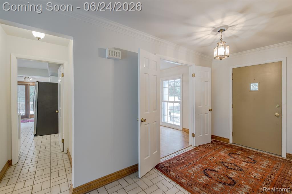 710 Basswood Drive Rochester Hills, MI 48309 - Photo 6 of 42