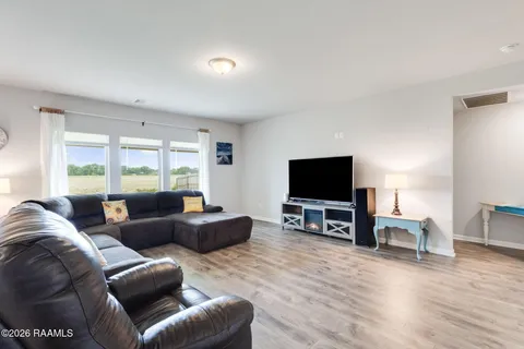$275,000 | 6910 Spg Lk Drive, Maurice, LA 70555