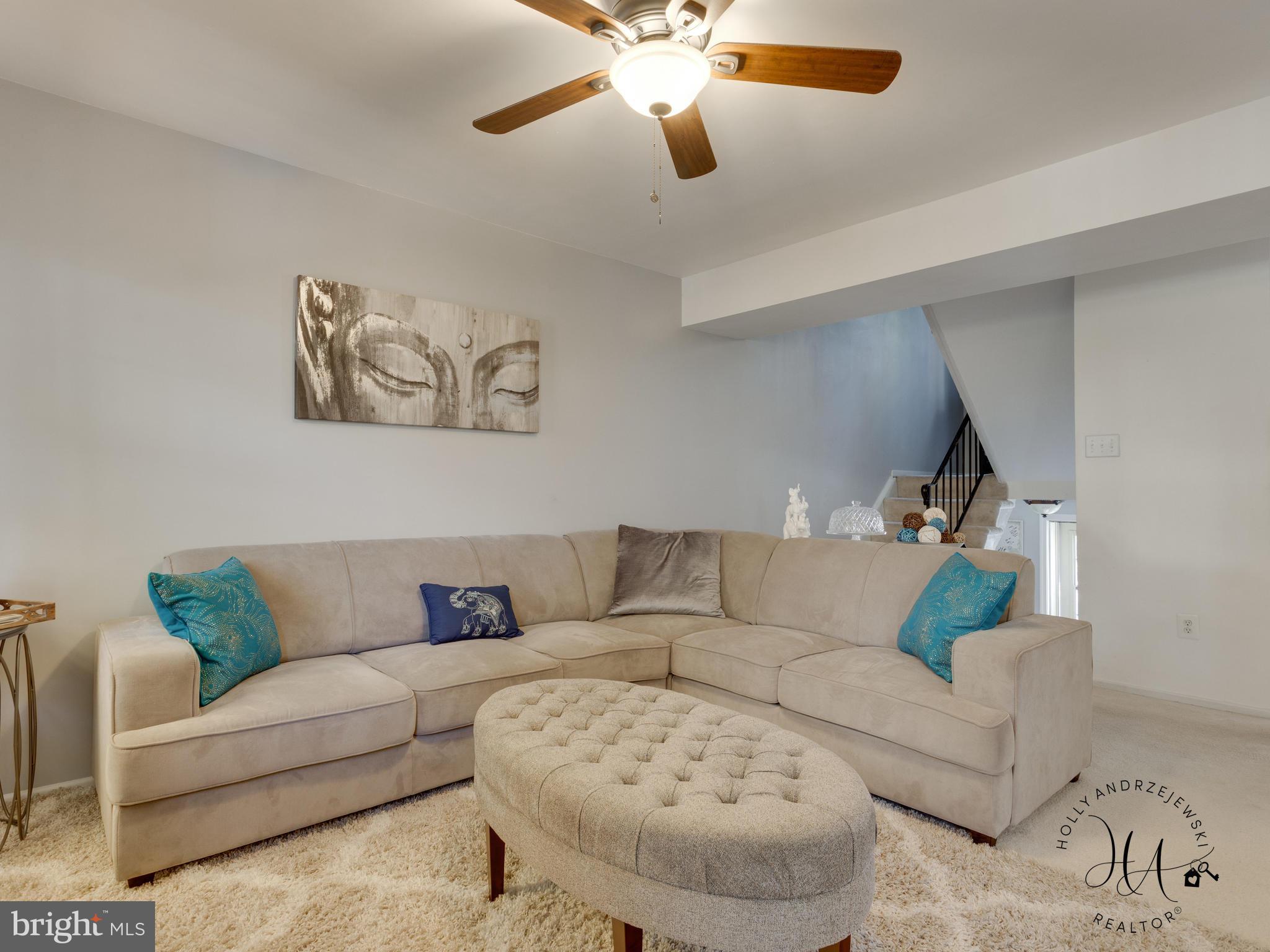 7712 Brandeis Way Springfield, VA 22153 - Photo 4 of 20 Living Room