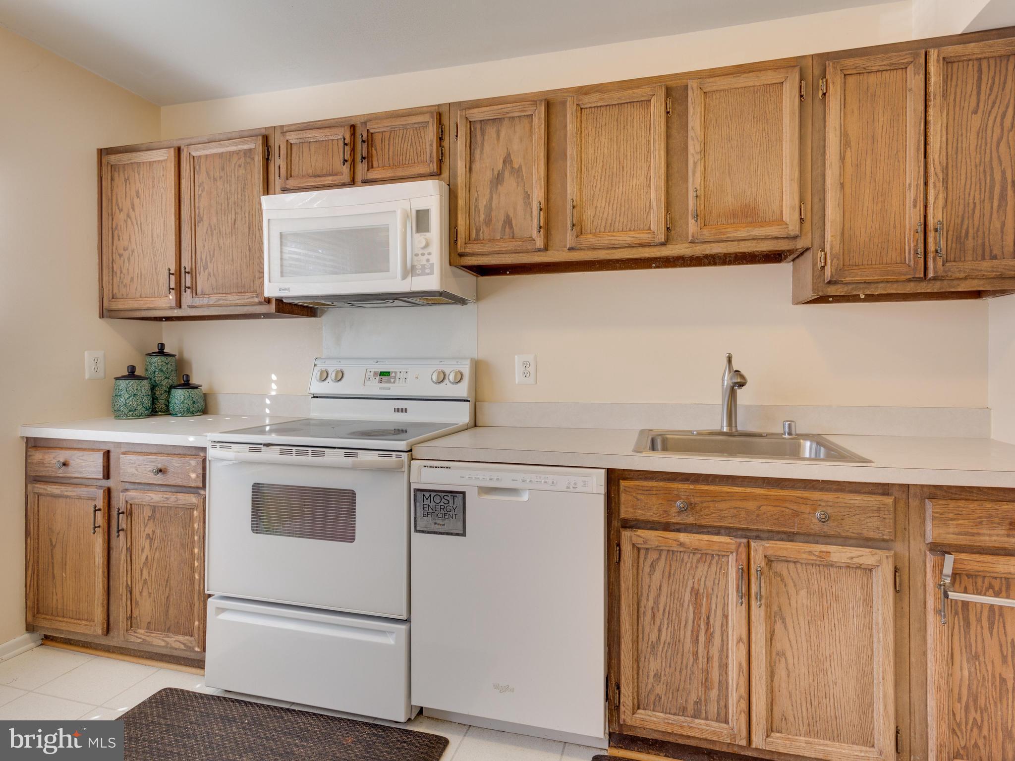 7712 Brandeis Way Springfield, VA 22153 - Photo 8 of 20 Kitchen