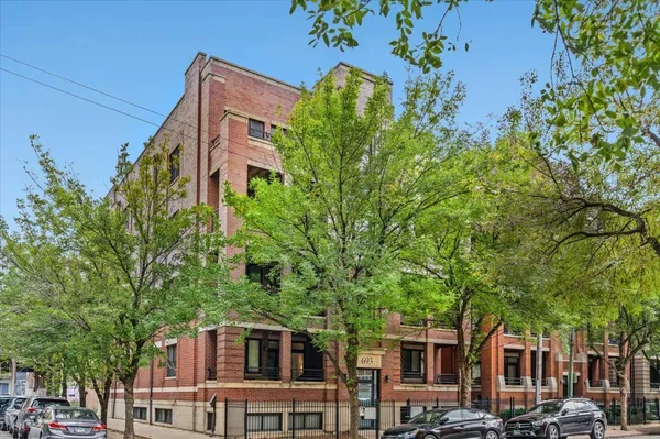 $3,750 | 693 North Peoria Street, Unit 2N, Chicago, IL 60642
