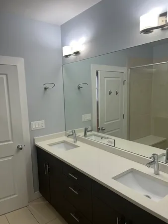 $3,750 | 693 North Peoria Street, Unit 2N, Chicago, IL 60642