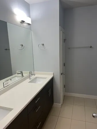 $3,750 | 693 North Peoria Street, Unit 2N, Chicago, IL 60642