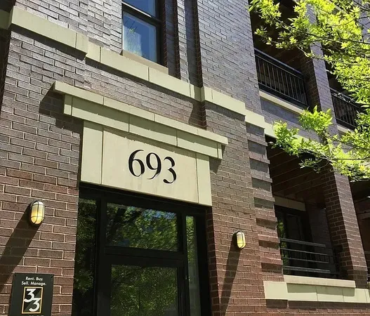$3,750 | 693 North Peoria Street, Unit 2N, Chicago, IL 60642