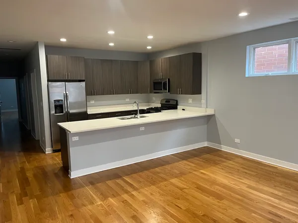 $3,750 | 693 North Peoria Street, Unit 2N, Chicago, IL 60642