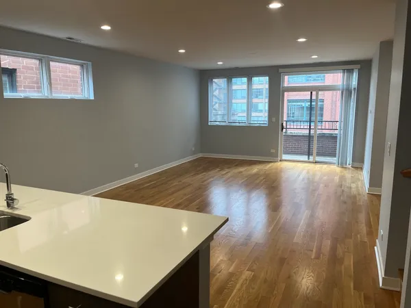 $3,750 | 693 North Peoria Street, Unit 2N, Chicago, IL 60642