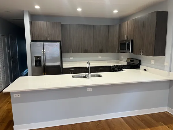 $3,750 | 693 North Peoria Street, Unit 2N, Chicago, IL 60642